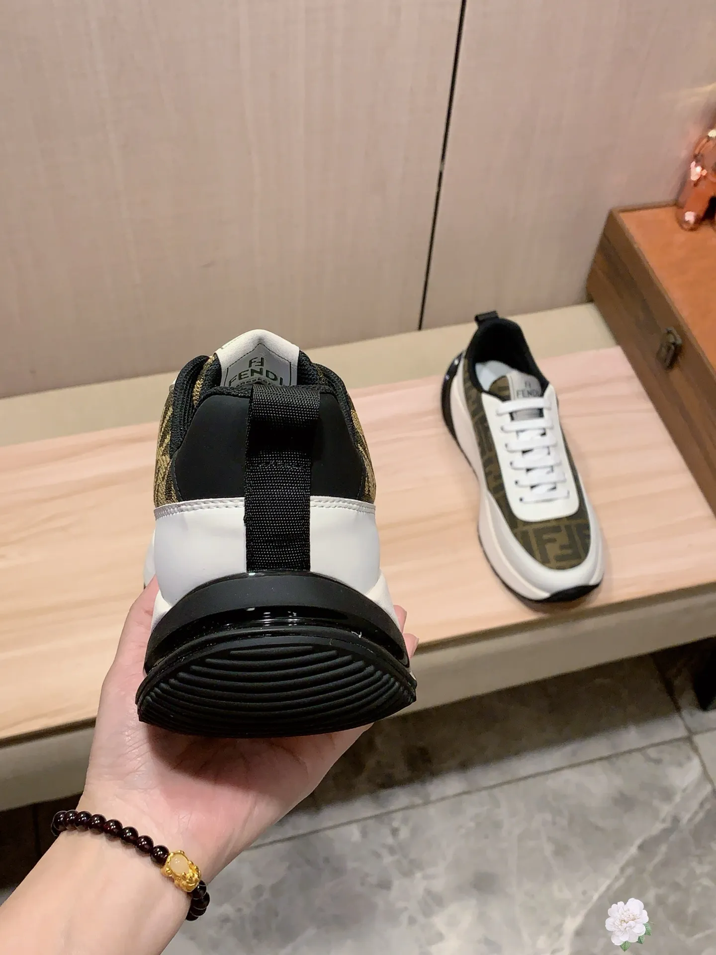 Men's men's shoes💰460💰💰🎩🎩[Lightning][Lightning] "FENDI*" The latest and most popular casual shoes, top brand [Seduce] luxury~purchase, top~quality. [Strong] The upper is made of imported breathable cowhide with material ➕ breathable sheepskin feet (•) and fine workmanship. The original stylish and stylish soft rubber wear-resistant and non-slip outsole is light and comfortable on the feet. The real thing looks better when photographed. 305: code: 38-44, 2️⃣ colors selected